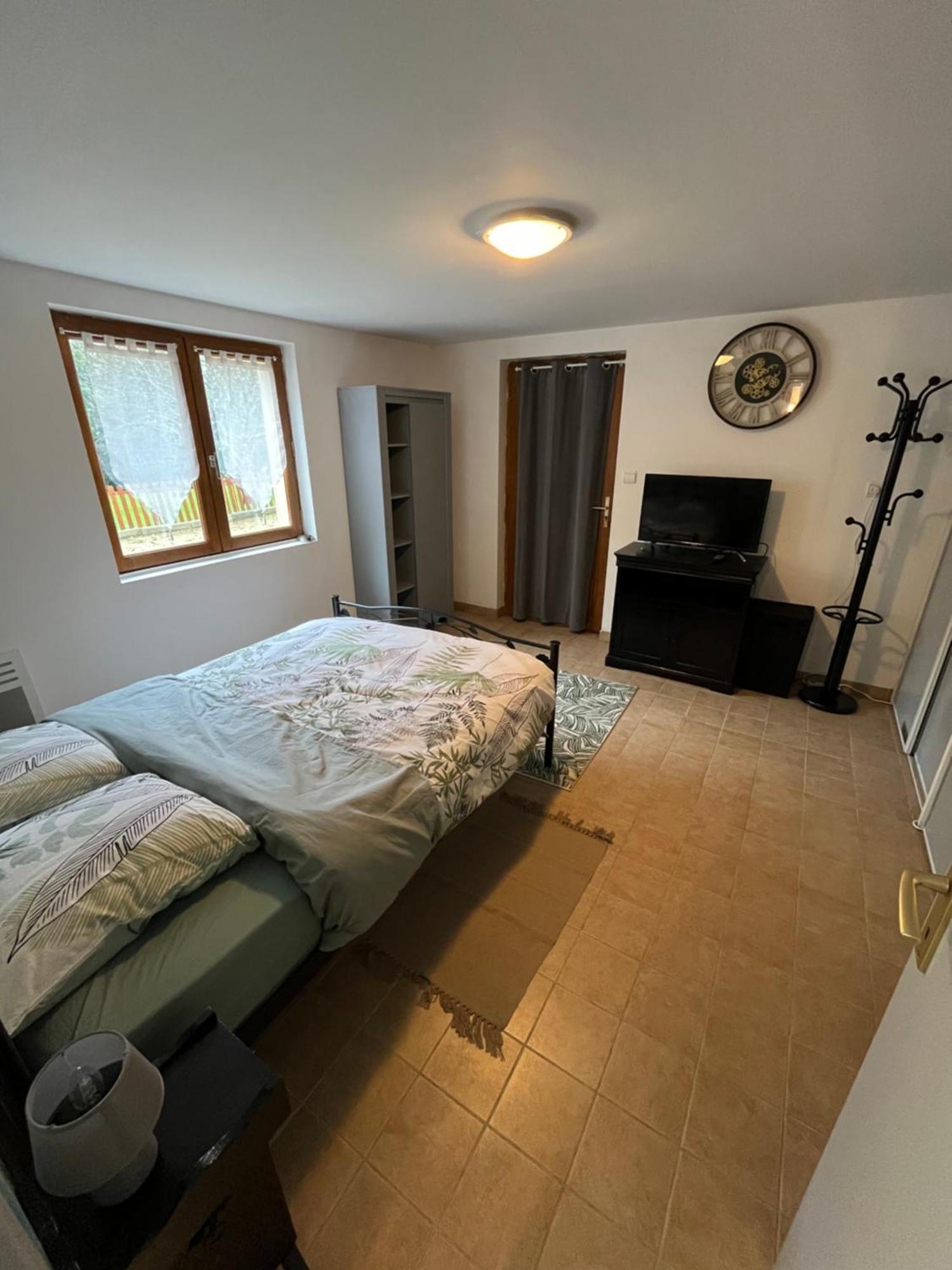Logement Paisible En Bord De Vienne Bonneuil-Matours Luaran gambar